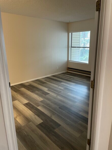 Master BR - 333 W Leroux St