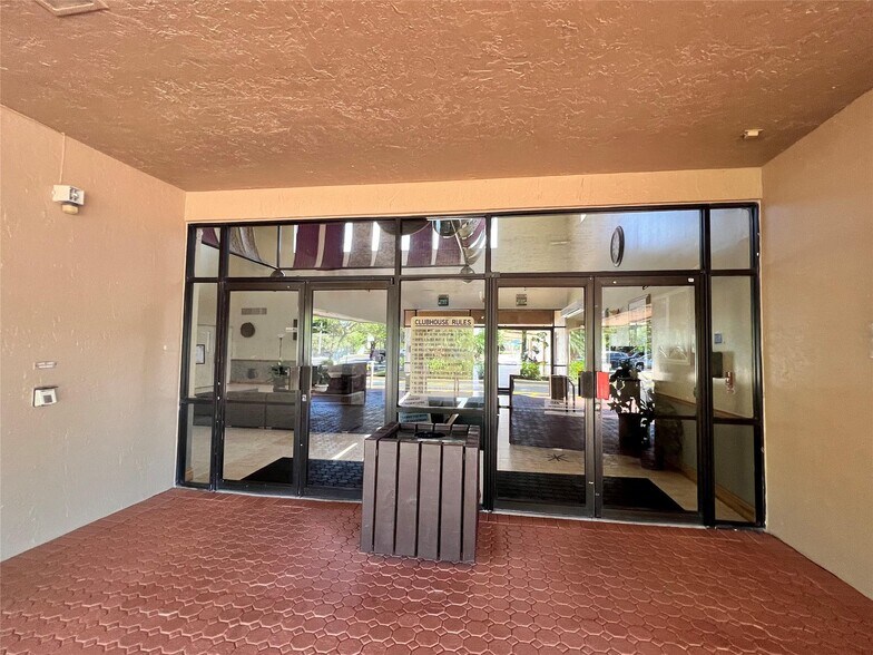 Building Photo - 2352 NW 37th Ave