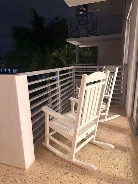 Building Photo - 111 SE 1st Ave