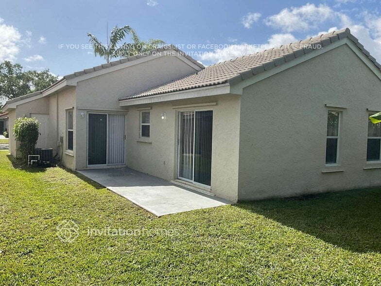 Building Photo - 1928 SW 177th Ave