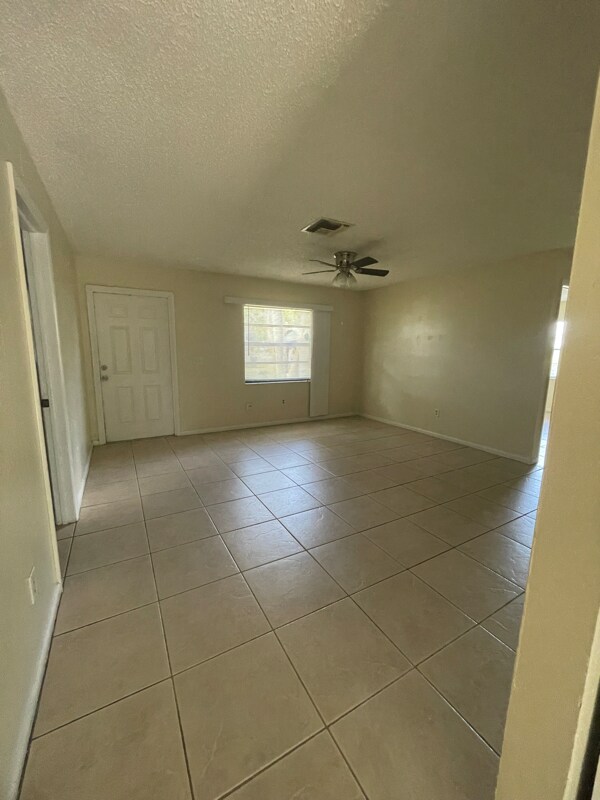 Building Photo - 16xx Barbarie Ln