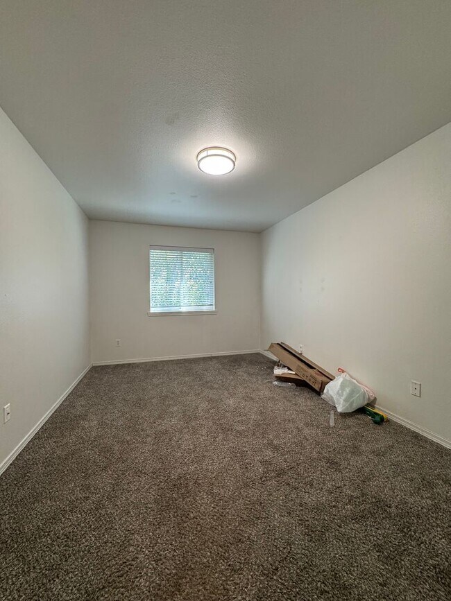 Building Photo - 1512 N Brook Ct