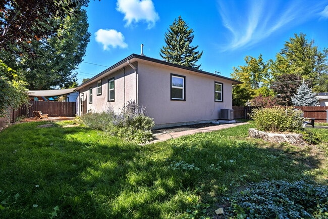 Building Photo - 3209 W Plant Dr