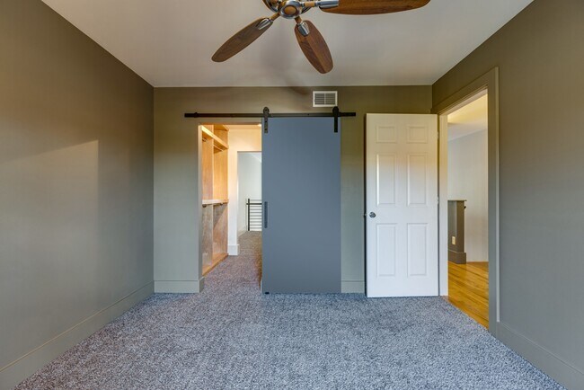 Building Photo - 1038 9th Ave N