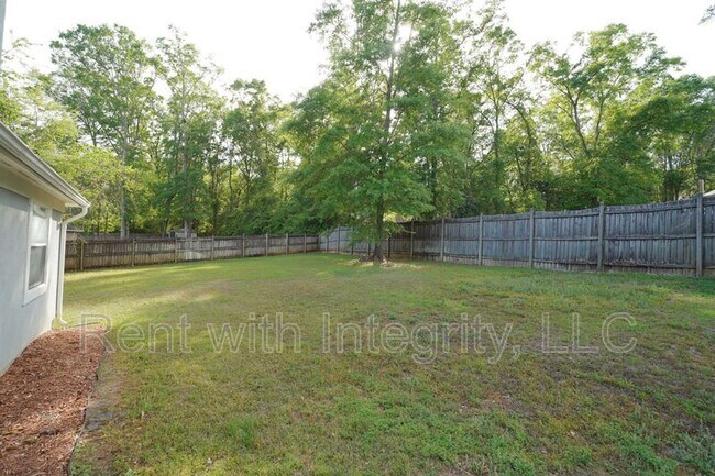 Building Photo - 1908 Wagon Wheel Cir E