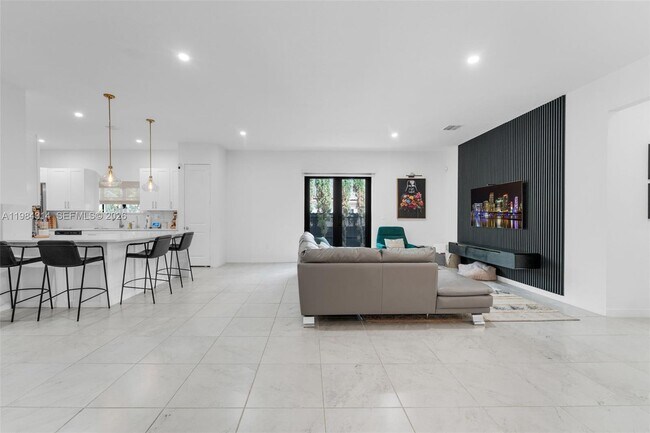 Building Photo - 17805 SW 114th Ct