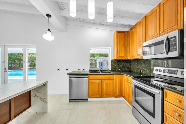 Building Photo - 7480 SW 122nd St