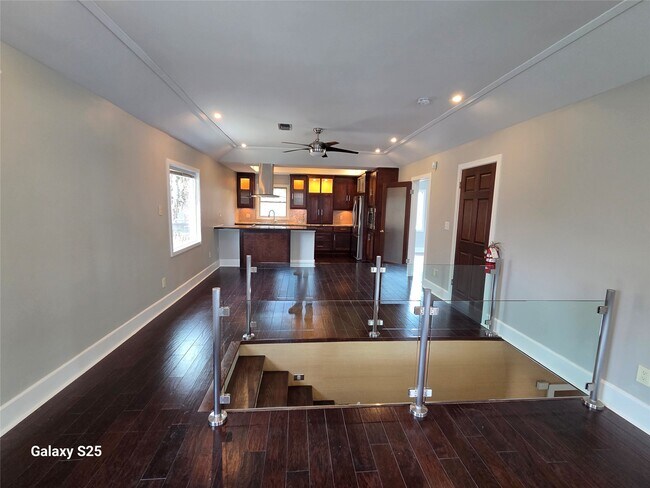 Building Photo - 102 E 5th St