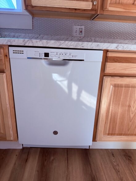Dishwasher - 514 Elm St