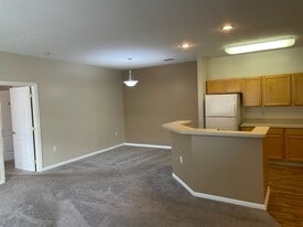 Building Photo - 850 Hidden Ridge Ct