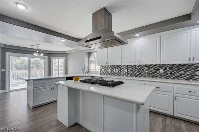 Building Photo - 3800 Beacon Point St