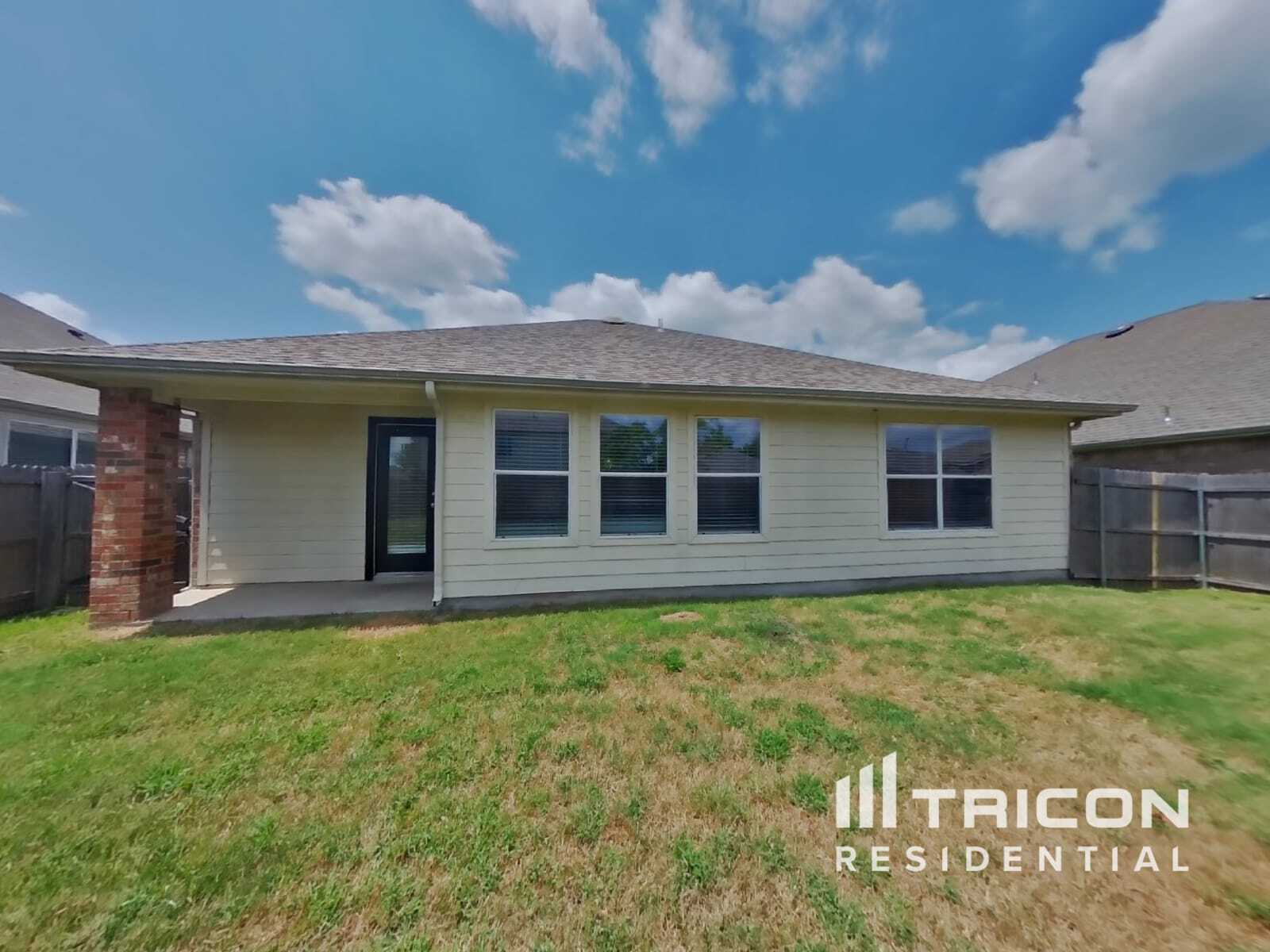 Building Photo - 2125 Bluebell Dr
