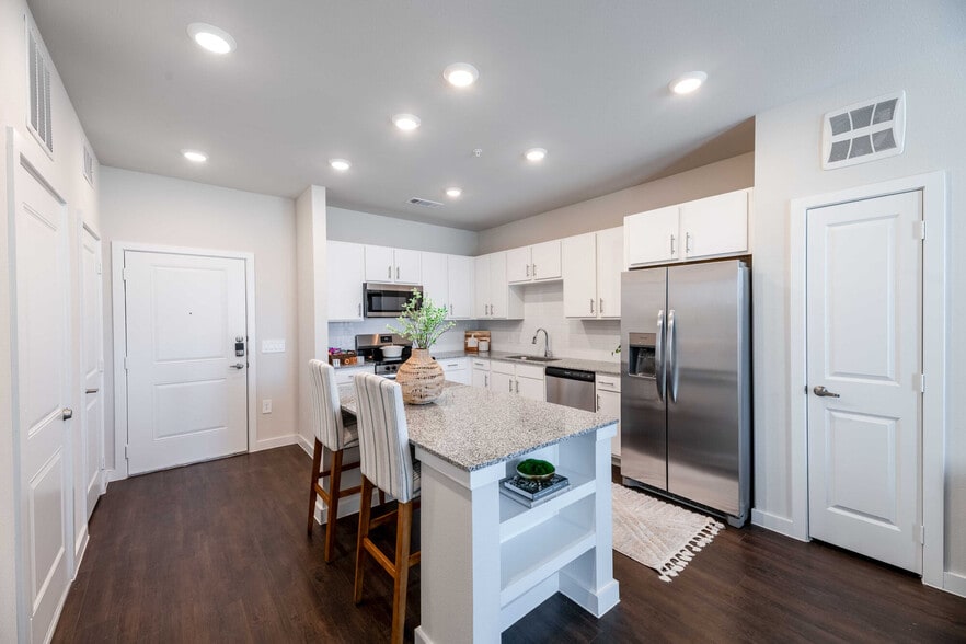 Primary Photo - Ascend At Elevon