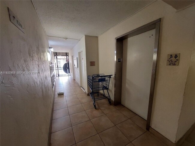 Building Photo - 253 S Cypress Rd