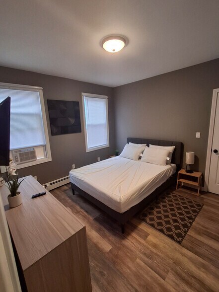 Building Photo - 30 Maynard St