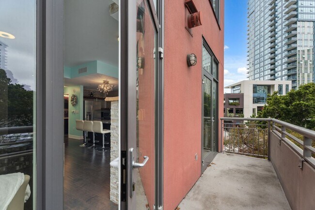 Building Photo - Modern 2-Bedroom Condo with Premium Amenit...