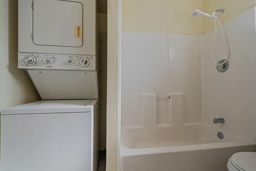 Building Photo - 2745 E Willetta St