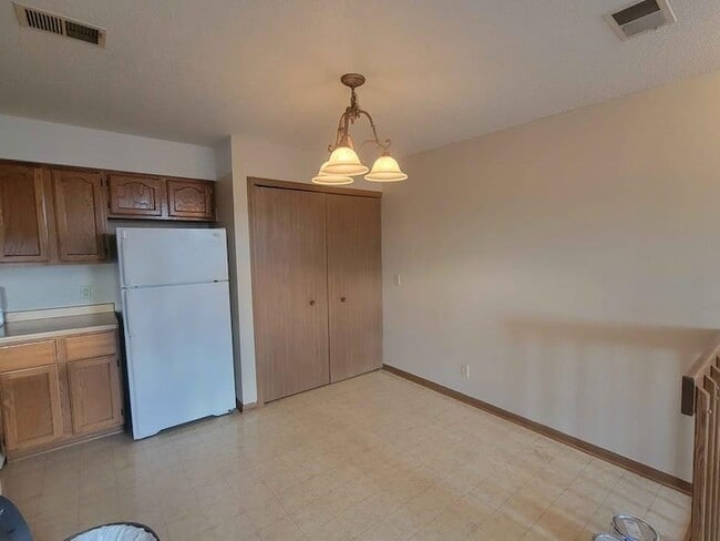 Building Photo - 916 Monroe St