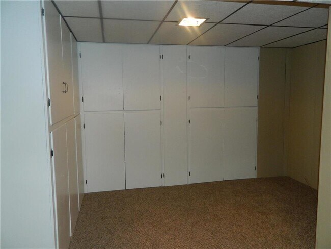 Building Photo - 209 Valley High Rd