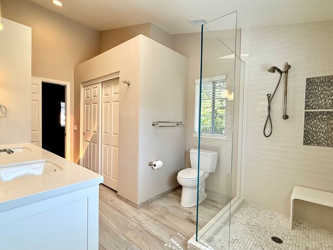 Building Photo - Kellogg School District Home with pool and tennis court access