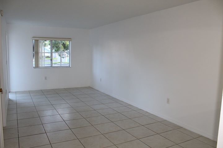 Building Photo - 1240 SE 31st Ct