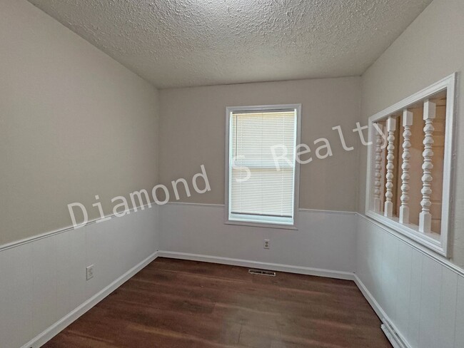 Building Photo - Cute 3 bedroom Home Available Now!
