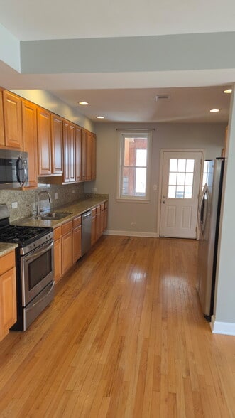 Kitchen - 3318 N Keystone Ave