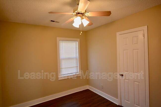 Building Photo - 632 White Oak Dr