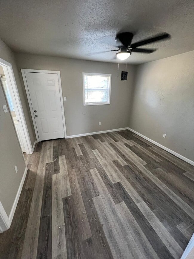 Building Photo - 1917 26th St