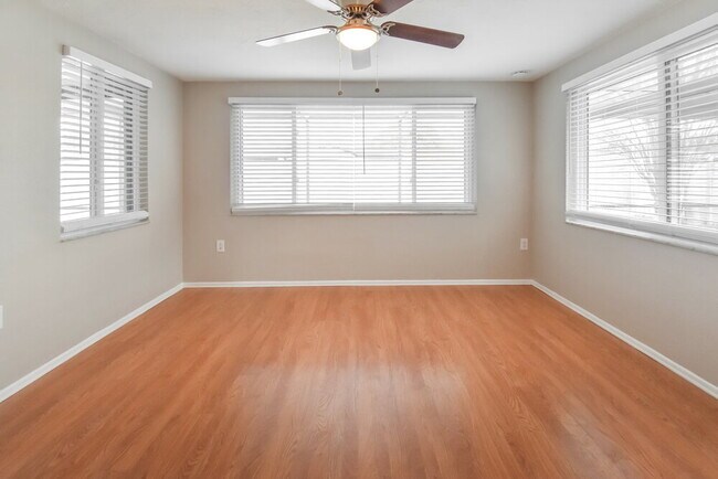 Building Photo - 5633 Mirada Dr