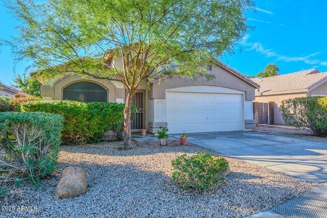 Building Photo - 9413 W Cinnabar Ave