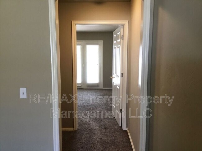 Building Photo - 408 N Willowood Dr