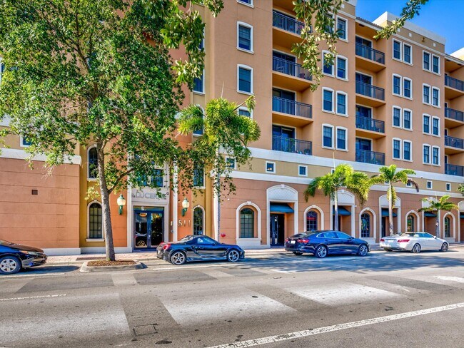 Building Photo - 511 Lucerne Ave