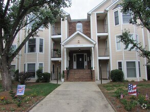 Building Photo - 2 Bed, 2 Bath Condo - Desirable Location -...
