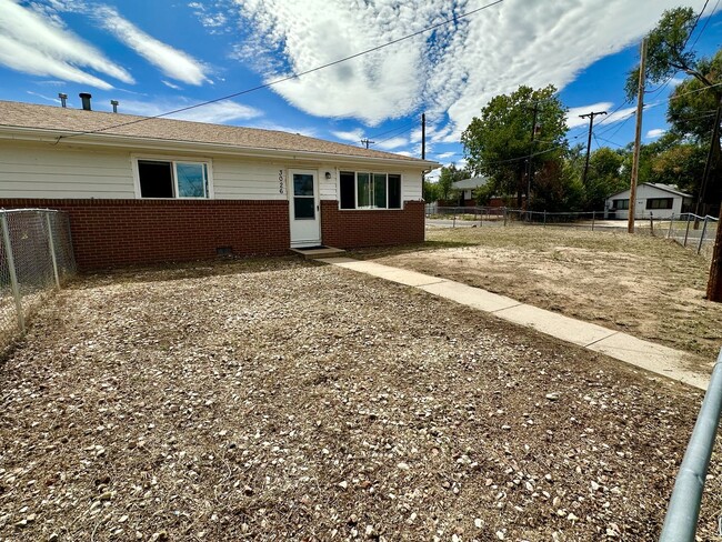 Building Photo - 3026 W 8th Street Rd