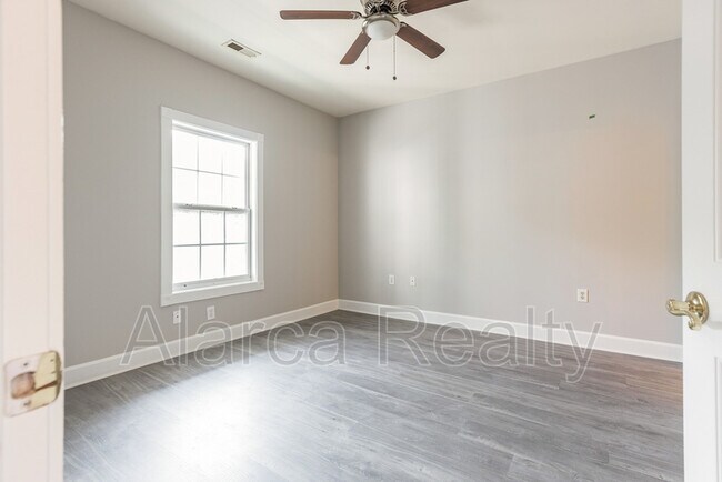 Building Photo - 8745 Coralbell Ln