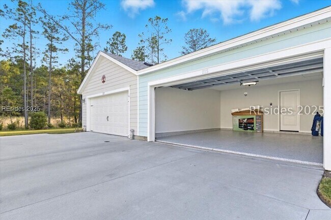 Building Photo - 215 Tropics Ave