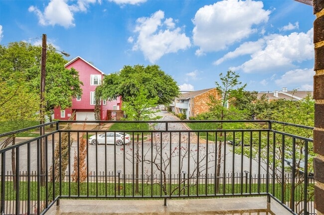 Building Photo - 4316 Hartford St