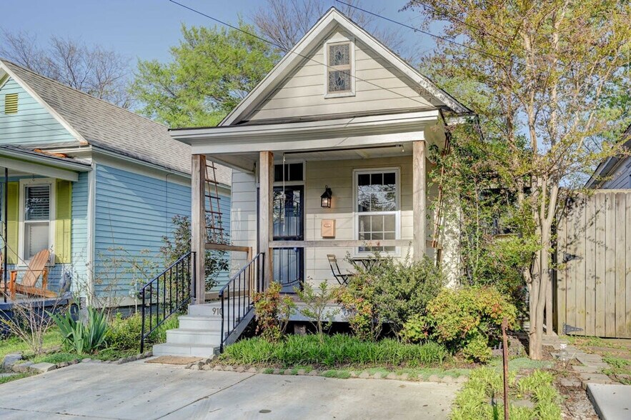 Building Photo - 910 Blythe St