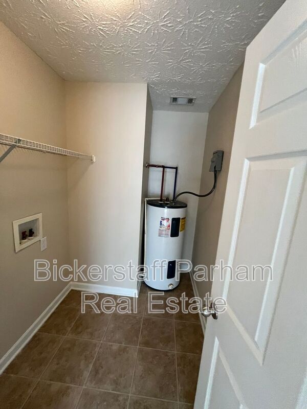 Building Photo - 14 Brentwood Dr