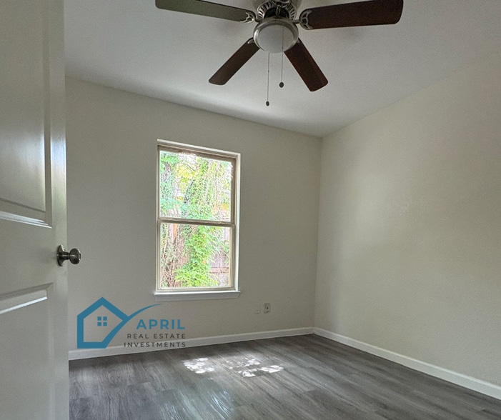 Building Photo - 1927 W Mayfield Blvd