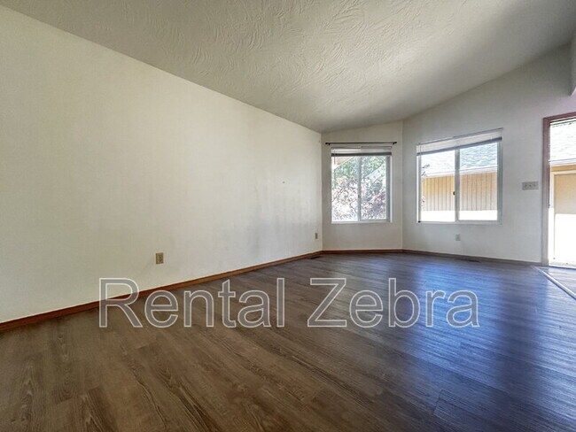 Building Photo - 1812-1818 NE Wichita Way