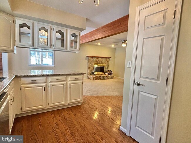 Building Photo - 498 Dean Dr