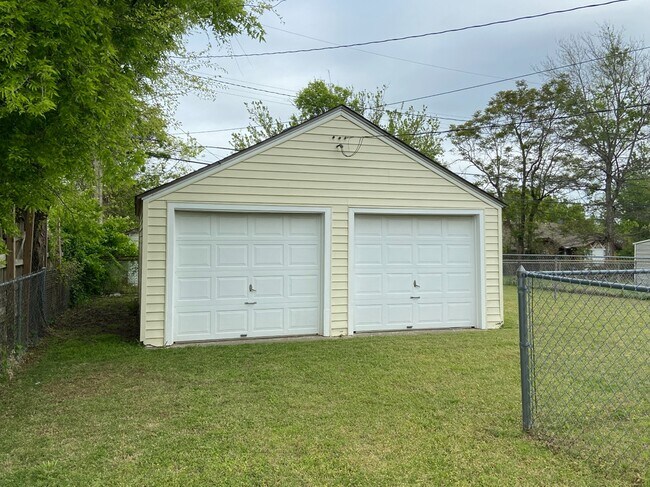 Building Photo - 4711 E 4th Pl