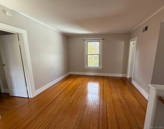 Building Photo - 1752 Farmington Ave