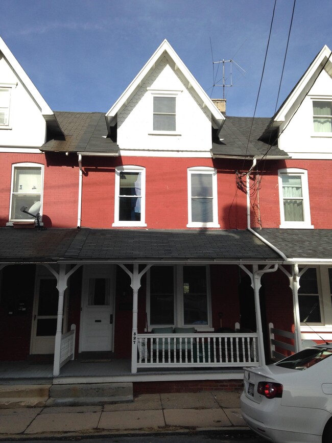 Front View - 527 E Marion St