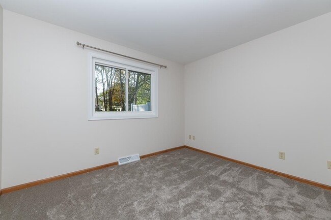 Building Photo - 2659 Aberdeen Ct