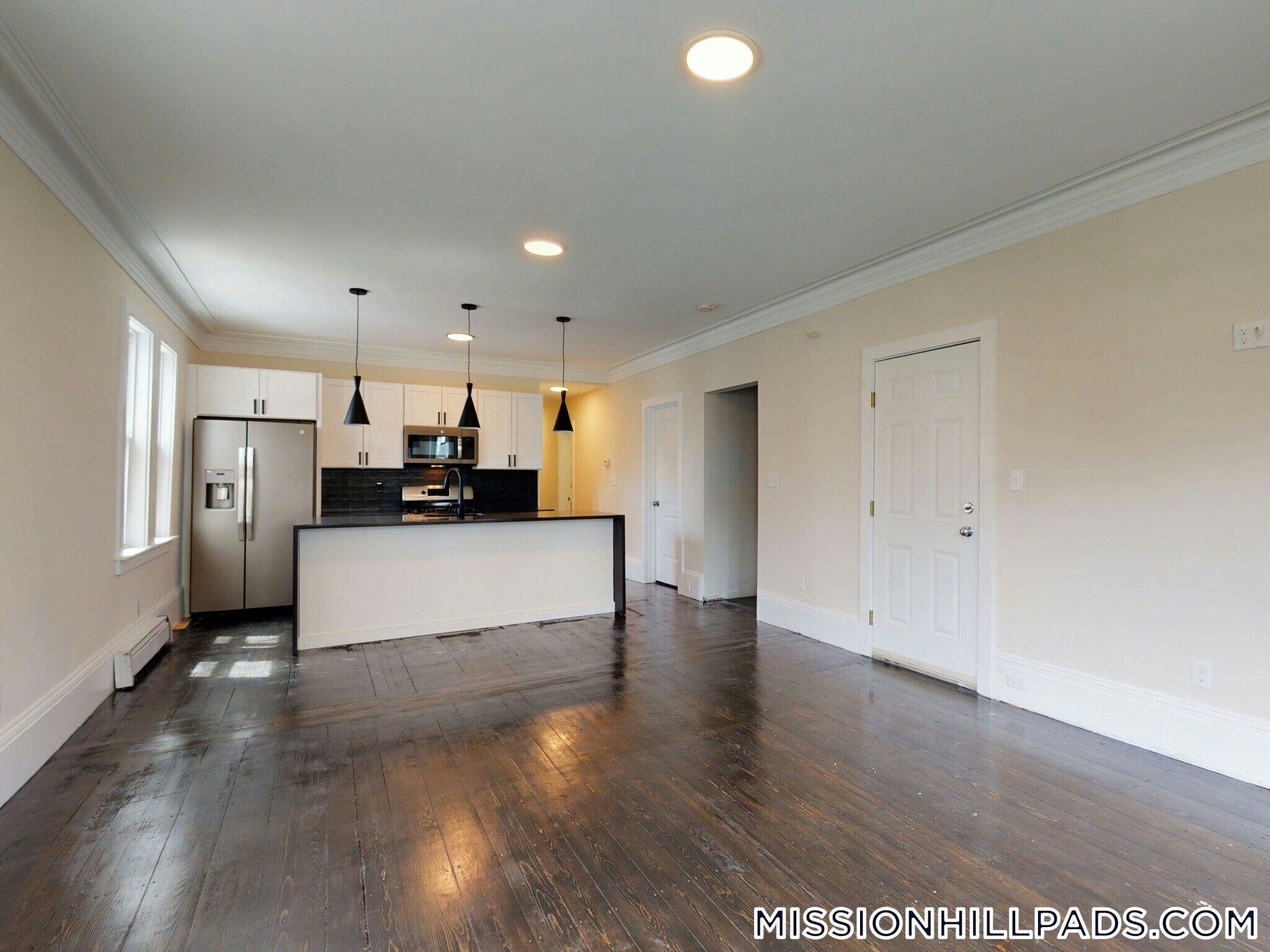 Building Photo - 839 Parker St