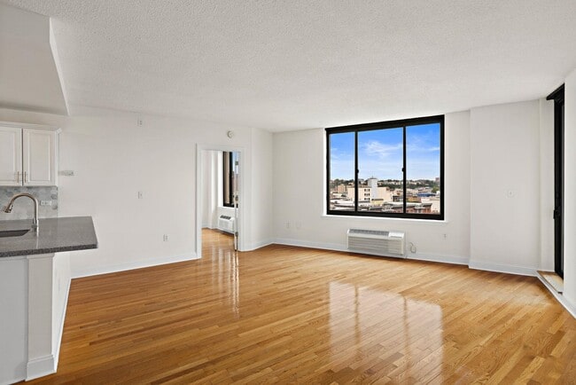 Building Photo - 415 Newark St.