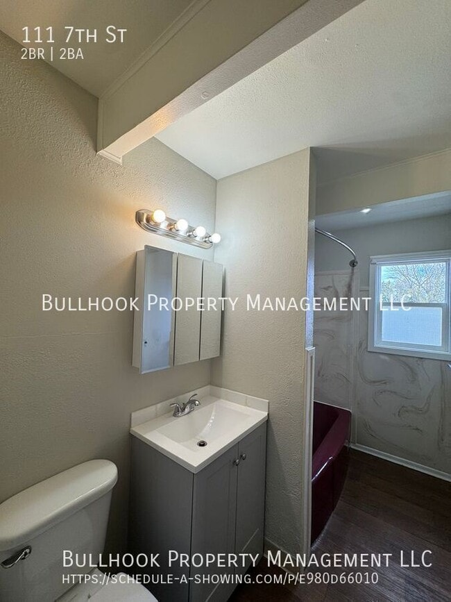 Building Photo - 111 7th St